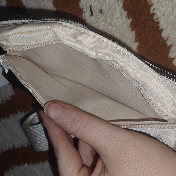 Fashion rep Lululemon belt bag nwt - Picture 5 of 9